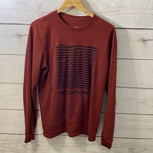 *3 for $33 Free Shipping 
The North Face Tee